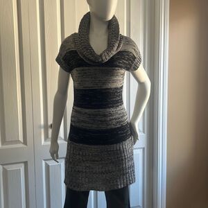 Sweater with short sleeve